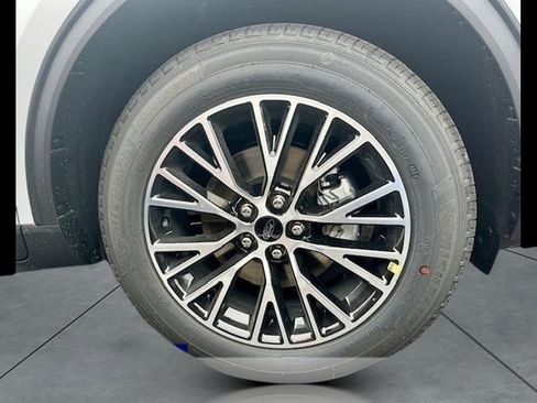 New 2025 Ford Escape SE image 4