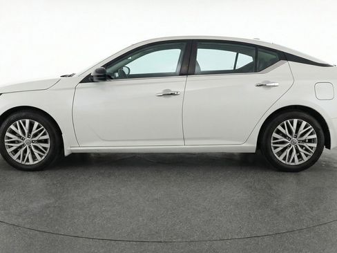 Used 2025 Nissan Altima 2.5 SV image 5