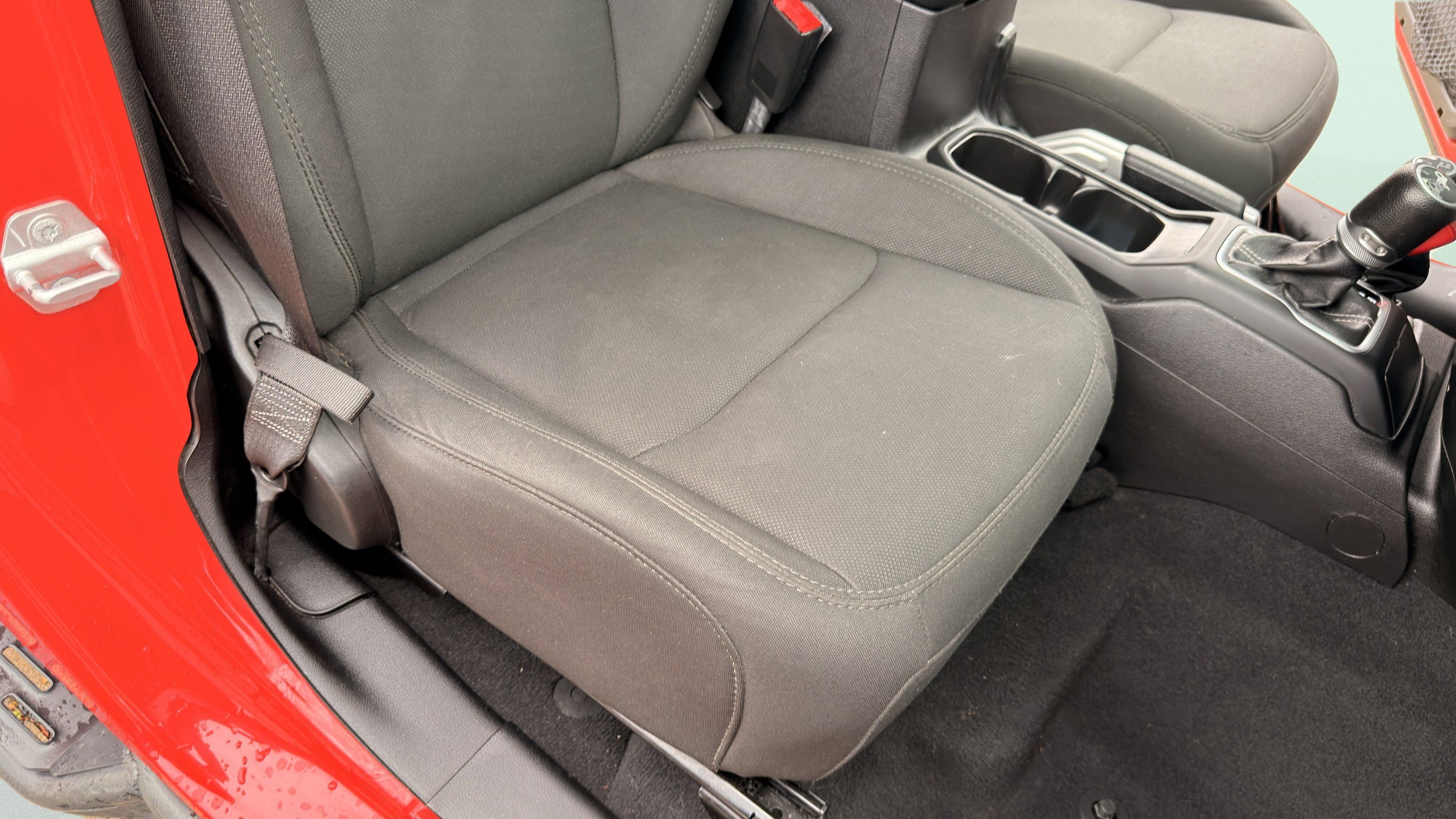 Used 2018 Jeep Wrangler Unlimited Sahara w/ Uconnect 4C Nav & Sound Group AWD/4WD image 39