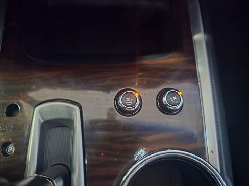 Used 2014 Nissan Pathfinder Platinum w/ Platinum Premium Package image 27