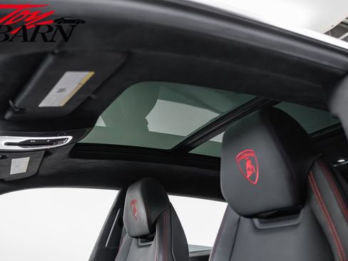 Used 2022 Lamborghini Urus AWD/4WD image 29