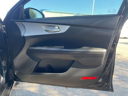 Used 2022 Kia Forte LXS image 11