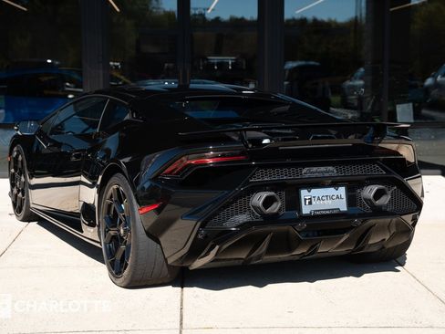 Used 2024 Lamborghini Huracan Tecnica image 11
