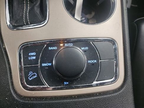 Used 2017 Jeep Grand Cherokee Limited w/ Luxury Group II AWD/4WD image 12