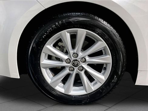 Used 2025 Toyota Corolla SE FWD image 11