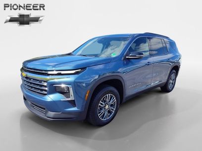 Used 2025 Chevrolet Traverse LT