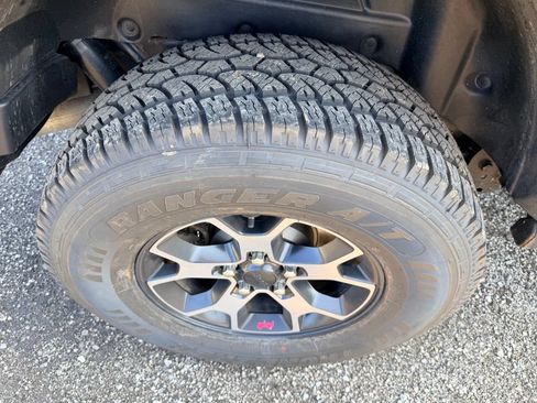 Used 2019 Jeep Wrangler Unlimited Rubicon w/ Dual Top Group AWD/4WD image 10