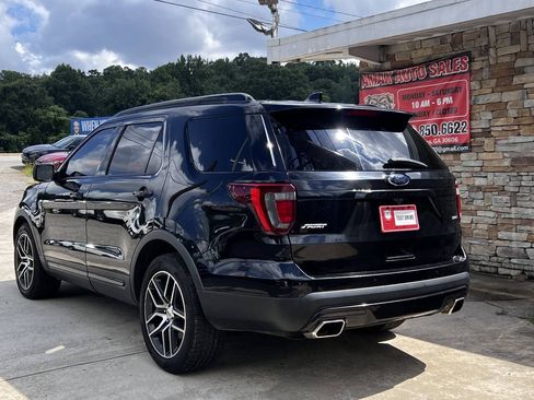 Used 2017 Ford Explorer Sport w/ Equipment Group 401A AWD/4WD image 4