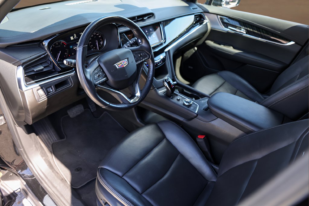 Used 2025 Cadillac XT6 Premium Luxury FWD image 10