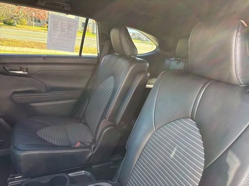Used 2021 Toyota Highlander XSE image 25
