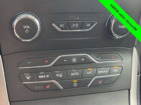 Used 2020 Ford Edge SEL w/ Cold Weather Package AWD/4WD image 18