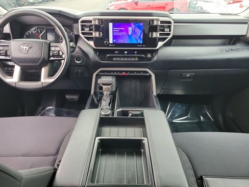 Used 2022 Toyota Tundra SR5 w/ SR5 Convenience Package image 9