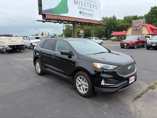Used 2023 Ford Edge SEL w/ Convenience Package AWD/4WD image 3