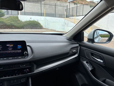 Used 2025 Nissan Rogue SV FWD image 37