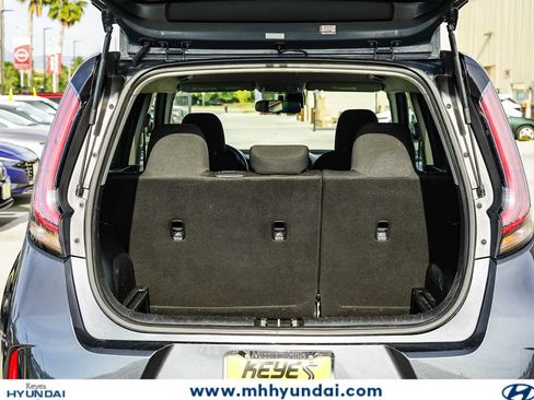 Used 2023 Kia Soul LX w/ Option Group 015 FWD image 27