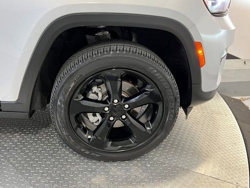 Certified 2023 Jeep Grand Cherokee Altitude image 13