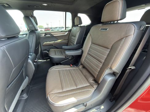 New 2026 GMC Acadia Denali Ultimate w/ LPO, Floor Liner Package AWD/4WD image 14