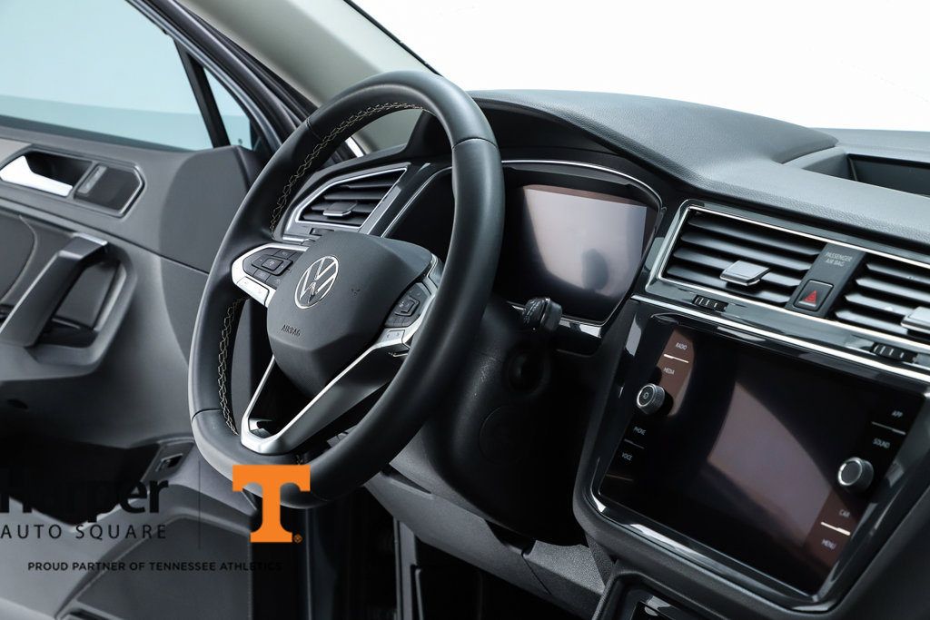 Used 2022 Volkswagen Tiguan SE AWD/4WD image 35