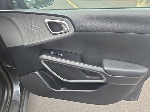 Used 2020 Kia Soul LX FWD image 17