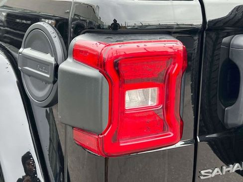 Used 2025 Jeep Wrangler Sahara image 9