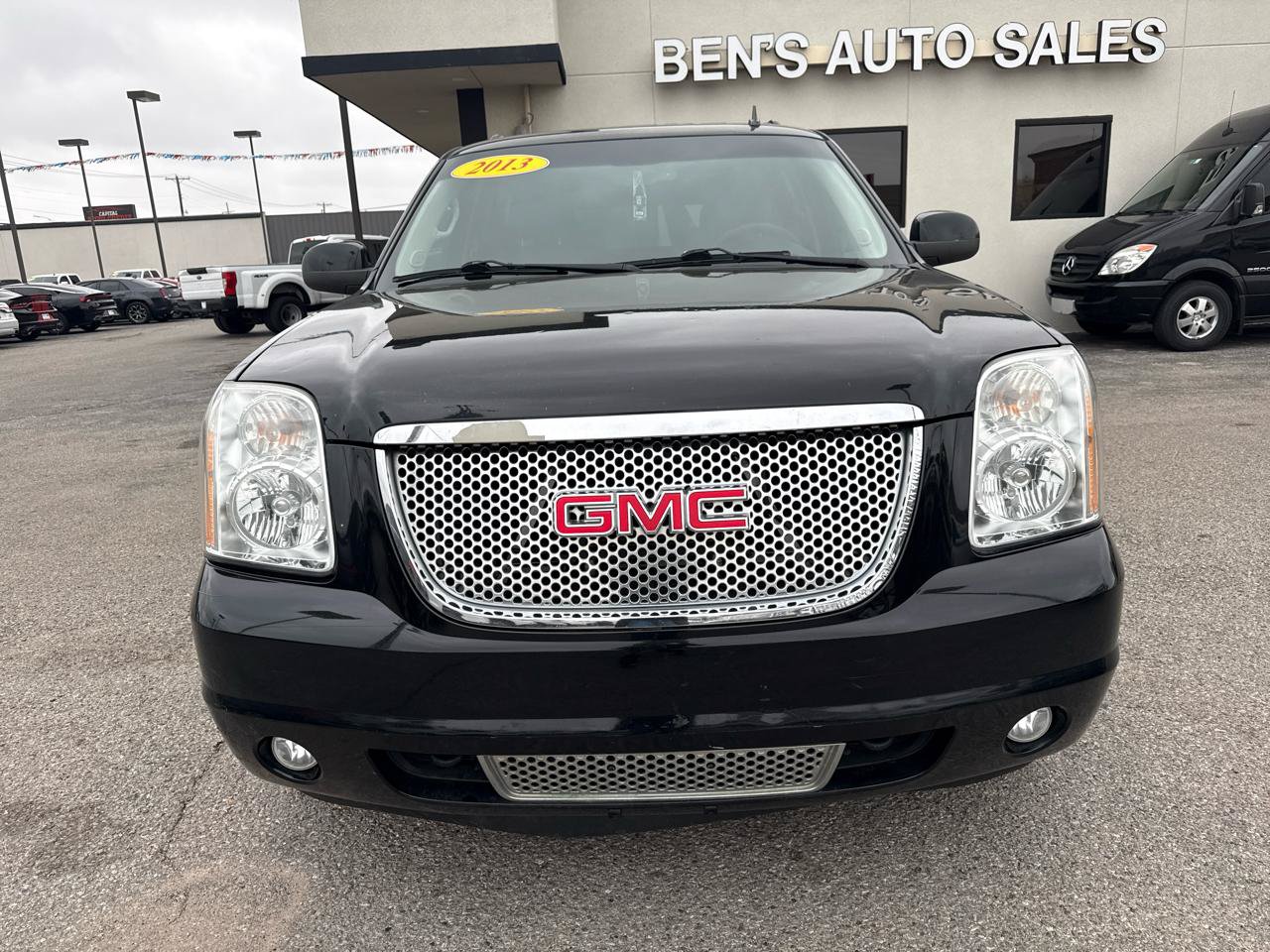 Used 2013 GMC Yukon XL Denali RWD image 3