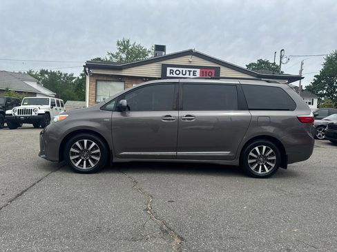 Used 2018 Toyota Sienna XLE w/ Protection Package AWD/4WD image 14