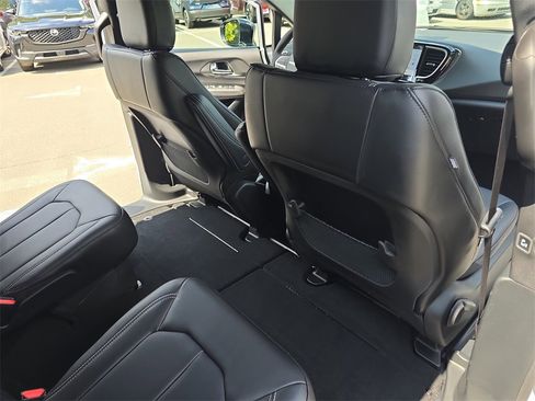 New 2026 Chrysler Voyager LX image 12