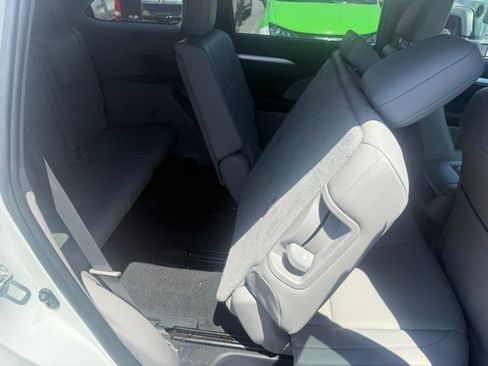 Used 2019 Toyota Highlander XLE AWD/4WD image 53