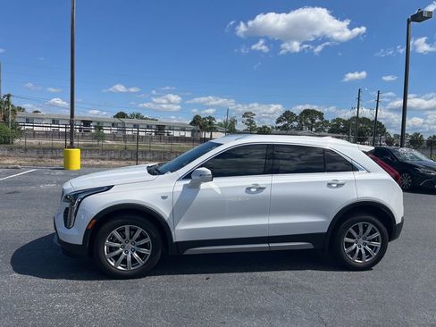 Used 2022 Cadillac XT4 Premium Luxury w/ Enhanced Visibility Package FWD image 2