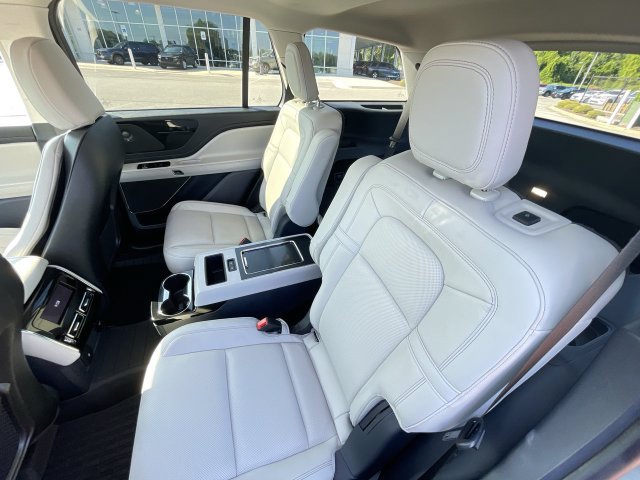 Used 2025 Lincoln Aviator Reserve w/ Illumination Package RWD image 16