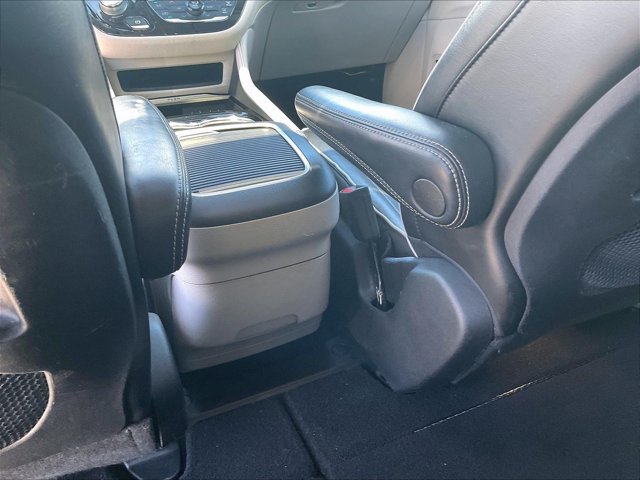 Used 2022 Chrysler Pacifica Limited FWD image 25