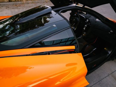 Used 2021 McLaren 765LT RWD image 24