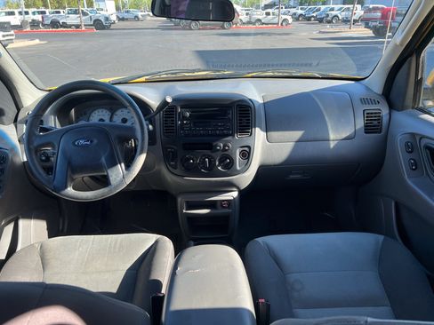 Used 2003 Ford Escape XLS AWD/4WD image 17