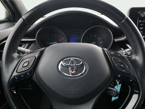 Used 2018 Toyota C-HR XLE FWD image 24