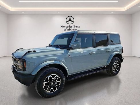 Used 2024 Ford Bronco Outer Banks AWD/4WD image 2