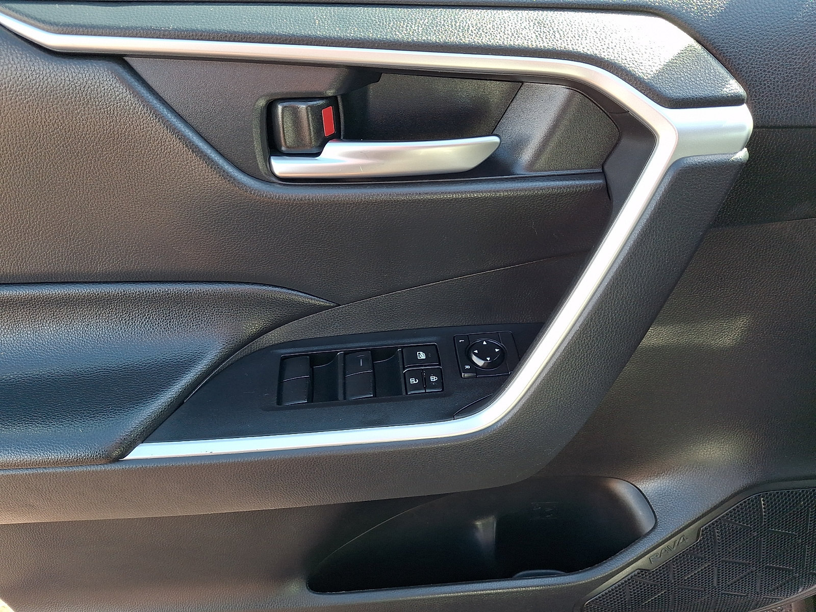 Certified 2024 Toyota RAV4 XLE FWD image 12