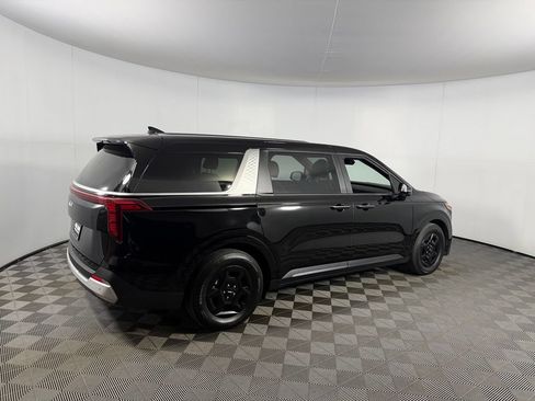 Used 2026 Kia Carnival FWD image 8