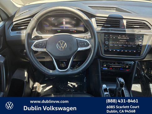 Certified 2023 Volkswagen Tiguan SE w/ Panoramic Sunroof Package FWD image 13
