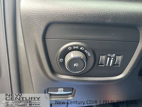 Used 2025 Jeep Grand Cherokee Limited w/ Luxury Tech Group II AWD/4WD image 26