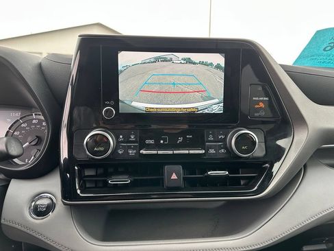 Used 2023 Toyota Highlander L FWD image 18