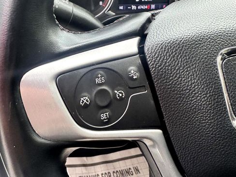 Used 2023 GMC Acadia SLT image 23