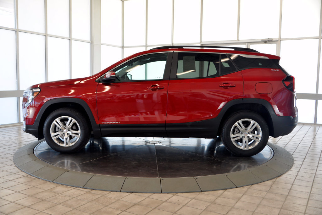 Used 2024 GMC Terrain SLE w/ Driver Convenience Package AWD/4WD image 5