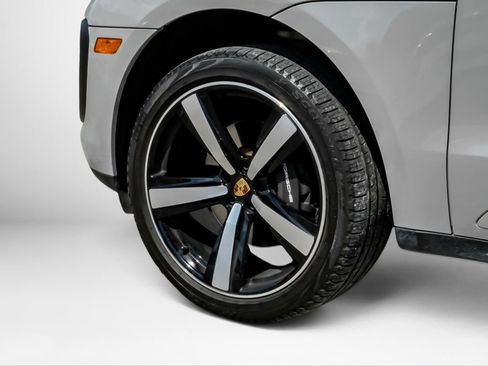 Used 2024 Porsche Macan AWD/4WD image 56