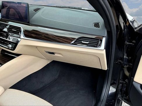 Used 2021 BMW 530i w/ Premium Package RWD image 25