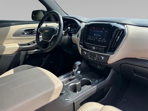 Used 2022 Chevrolet Traverse LT w/ LT Premium Package image 19