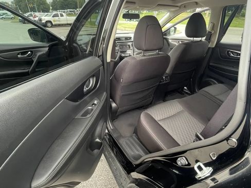 Used 2018 Nissan Rogue SV w/ Sun & Sound Touring Package AWD/4WD image 16