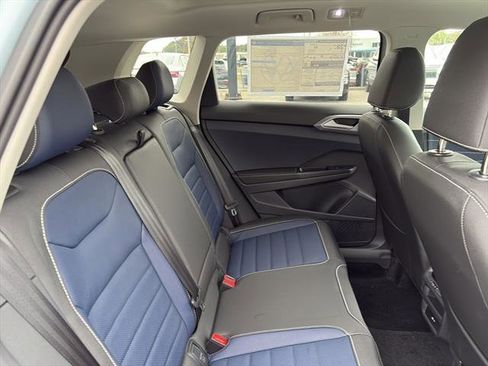 New 2025 Volkswagen Taos SEL image 10