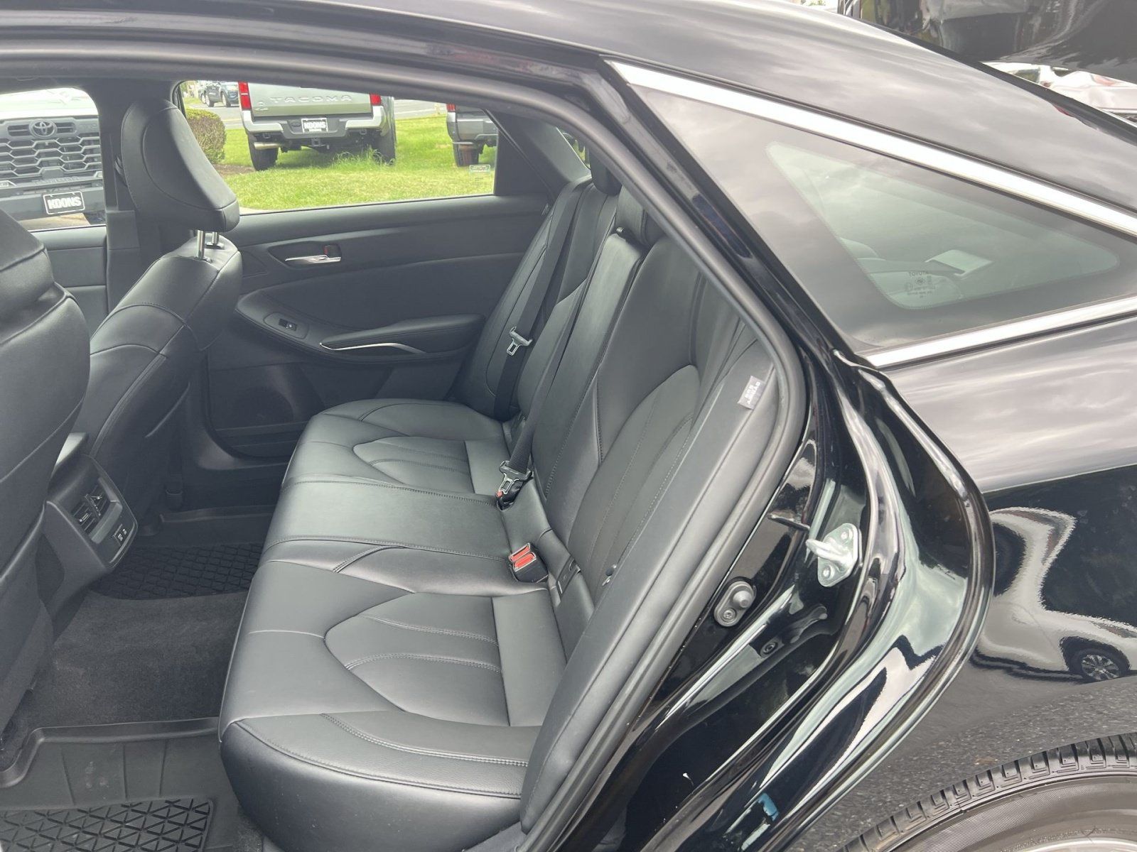Used 2021 Toyota Avalon XLE w/ Moonroof Package FWD image 24
