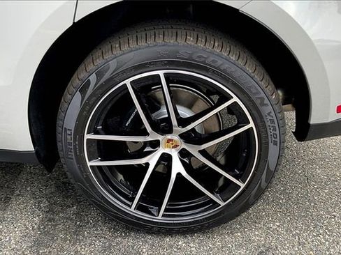 Certified 2026 Porsche Macan AWD/4WD image 16