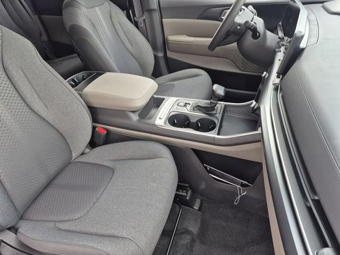 New 2026 Kia Carnival LX FWD image 15